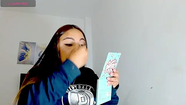 Snapshot of Kylie_loveee chatting on October 2025 12:29:01 PM Kylie loveee online show from October 2025 12:29:01 PM