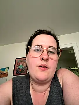 Snapshot of Luce127 chatting on September 2025 09:47:02 PM Luce127 online show from September 2025 09:47:02 PM