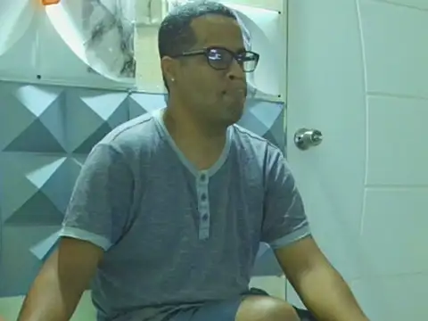 Snapshot of thesugar32 chatting on October 2025 02:05:01 PM thesugar32 online show from October 2025 02:05:01 PM