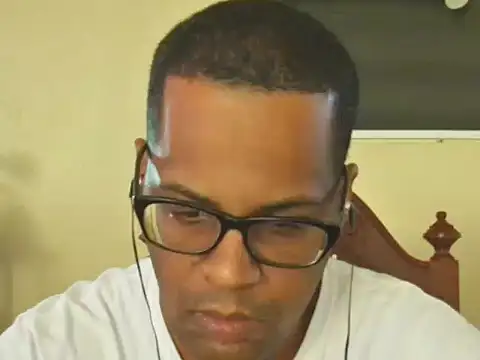 Snapshot of thesugar32 chatting on November 2025 12:15:01 PM thesugar32 online show from November 2025 12:15:01 PM