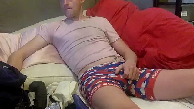 Snapshot of londonfuckwhore chatting on October 2025 03:18:01 AM londonfuckwhore online show from October 2025 03:18:01 AM