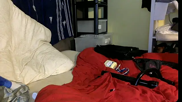 Snapshot of londonfuckwhore chatting on November 2025 03:15:01 AM londonfuckwhore online show from November 2025 03:15:01 AM