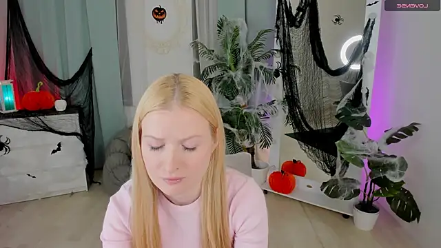 Snapshot of Laly_Peach chatting on October 2025 03:56:02 PM Laly Peach online show from October 2025 03:56:02 PM