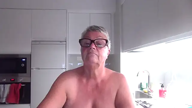 GrannyChrissy68 online show from October 2025 09:49:02 PM