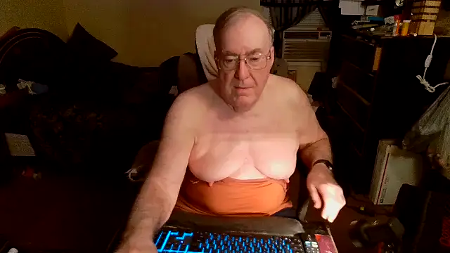 Snapshot of Toastir chatting on December 2024 03:05:02 PM Toastir online show from December 2024 03:05:02 PM