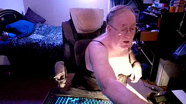 Snapshot of Toastir chatting on December 2024 11:36:02 PM Toastir online show from December 2024 11:36:02 PM