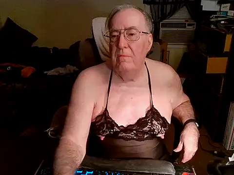Snapshot of Toastir chatting on December 2024 12:04:02 AM Toastir online show from December 2024 12:04:02 AM