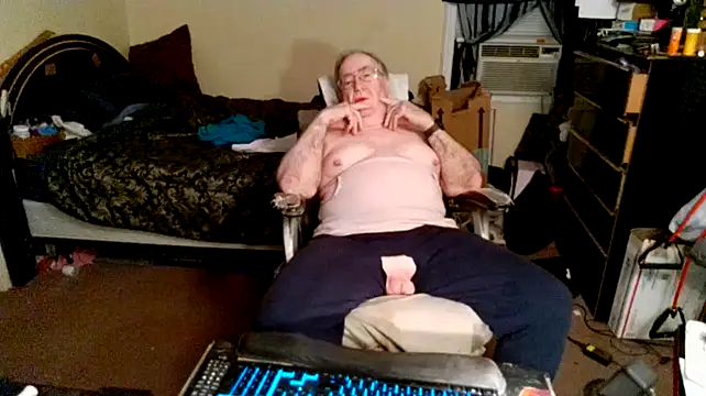 Snapshot of Toastir chatting on December 2024 10:49:02 PM Toastir online show from December 2024 10:49:02 PM