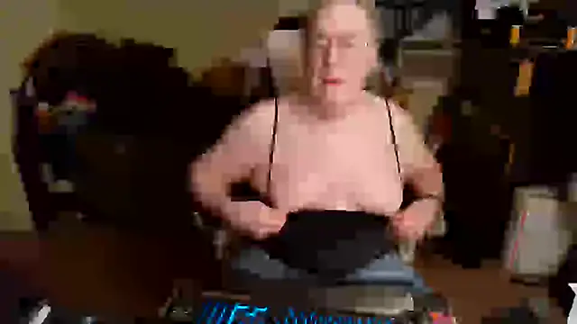 Snapshot of Toastir chatting on February 2025 01:49:02 AM Toastir online show from February 2025 01:49:02 AM