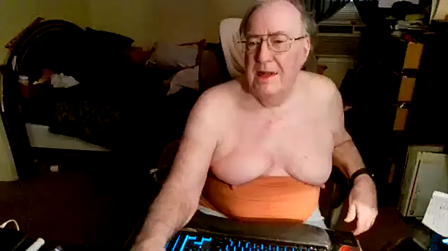 Snapshot of Toastir chatting on February 2025 09:05:02 PM Toastir online show from February 2025 09:05:02 PM