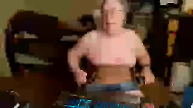 Snapshot of Toastir chatting on February 2025 02:37:02 AM Toastir online show from February 2025 02:37:02 AM