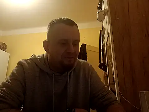 Snapshot of MrWhitePL chatting on February 2025 09:40:01 PM MrWhitePL online show from February 2025 09:40:01 PM