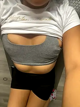 Snapshot of Aestheticsgirl chatting on November 2025 11:31:01 AM Aestheticsgirl online show from November 2025 11:31:01 AM