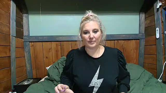 Snapshot of lisaxlovexxx chatting on October 2025 04:59:01 PM lisaxlovexxx online show from October 2025 04:59:01 PM