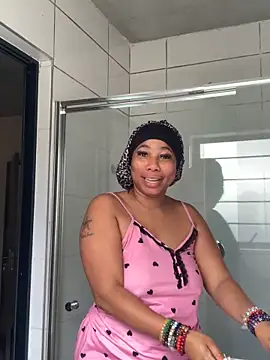 Snapshot of CurvyDesire1 chatting on October 2025 05:54:02 AM CurvyDesire1 online show from October 2025 05:54:02 AM