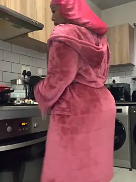 Snapshot of CurvyDesire1 chatting on October 2025 04:24:01 AM CurvyDesire1 online show from October 2025 04:24:01 AM