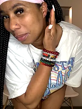 Snapshot of CurvyDesire1 chatting on October 2025 08:07:01 PM CurvyDesire1 online show from October 2025 08:07:01 PM