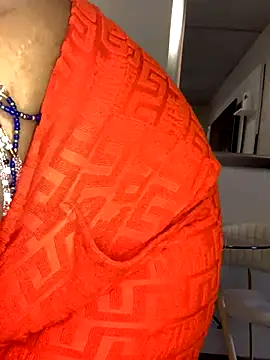 Snapshot of CurvyDesire1 chatting on October 2025 09:44:01 AM CurvyDesire1 online show from October 2025 09:44:01 AM