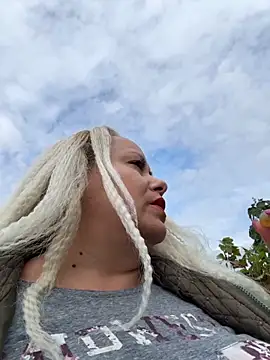 Snapshot of SabinaSweety chatting on October 2025 11:33:02 AM SabinaSweety online show from October 2025 11:33:02 AM