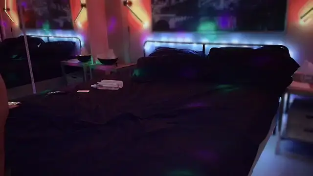 Snapshot of MikyFoxx chatting on September 2025 09:46:01 AM MikyFoxx online show from September 2025 09:46:01 AM