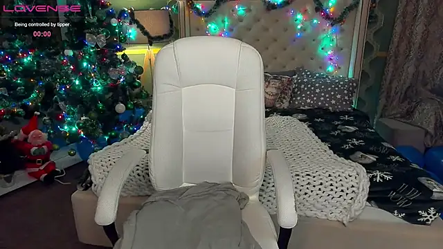 Snapshot of VinnaSky chatting on December 2024 07:52:02 PM VinnaSky online show from December 2024 07:52:02 PM