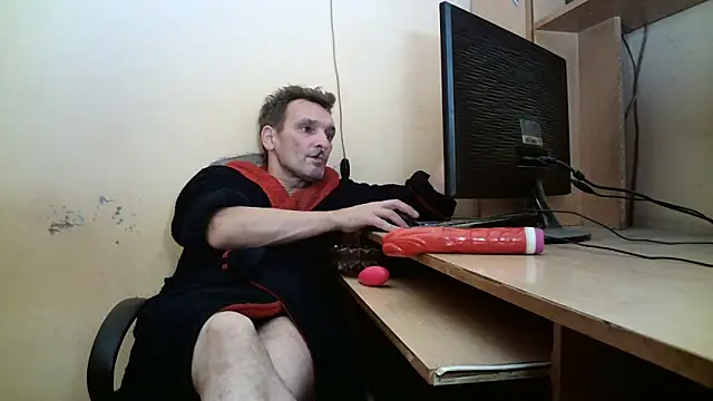 Snapshot of dundyFocus chatting on October 2025 03:35:01 PM dundyFocus online show from October 2025 03:35:01 PM