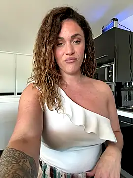 Snapshot of Clara-xoxo chatting on October 2025 09:27:01 AM Clara-xoxo online show from October 2025 09:27:01 AM