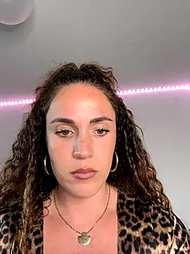 Snapshot of Clara-xoxo chatting on October 2025 02:18:02 PM Clara-xoxo online show from October 2025 02:18:02 PM