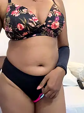 Snapshot of angelwavy chatting on November 2025 12:30:01 AM angelwavy online show from November 2025 12:30:01 AM