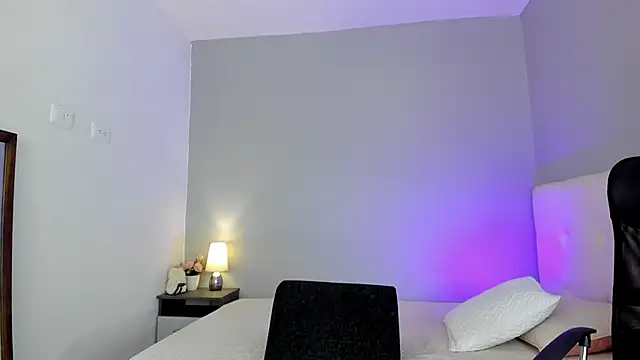 Snapshot of NataliaBuiles chatting on January 2025 08:00:01 PM NataliaBuiles online show from January 2025 08:00:01 PM