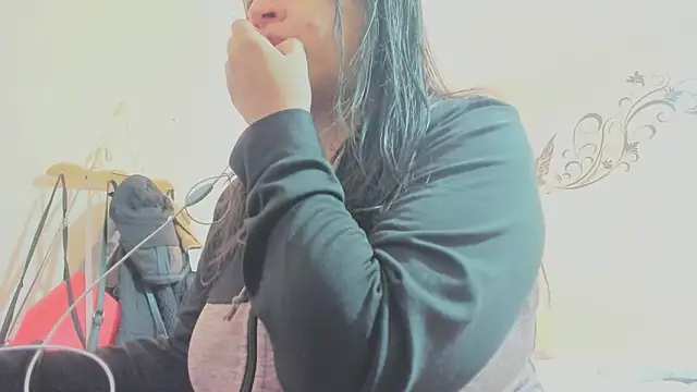latinfemale online show from December 2024 06:03:02 PM