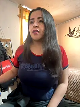 Snapshot of latinfemale chatting on October 2025 08:33:01 PM latinfemale online show from October 2025 08:33:01 PM