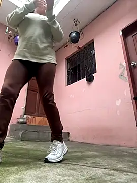 Snapshot of latinfemale chatting on November 2025 06:10:01 PM latinfemale online show from November 2025 06:10:01 PM