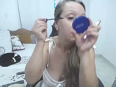 Snapshot of yeslluisa chatting on October 2025 09:58:02 PM yeslluisa online show from October 2025 09:58:02 PM