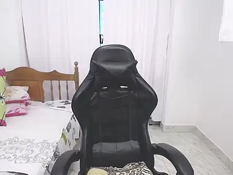 Snapshot of yeslluisa chatting on November 2025 03:58:01 PM yeslluisa online show from November 2025 03:58:01 PM