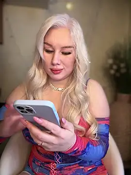 Snapshot of LaraHollywood chatting on October 2025 06:11:02 AM LaraHollywood online show from October 2025 06:11:02 AM