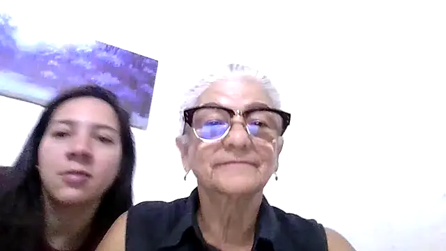 Snapshot of FunnyGrandma chatting on December 2024 09:00:01 PM FunnyGrandma online show from December 2024 09:00:01 PM