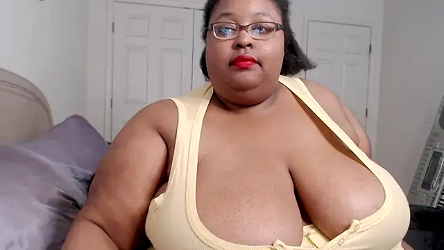 Snapshot of Loves_Aura chatting on February 2025 12:53:02 AM Loves Aura online show from February 2025 12:53:02 AM