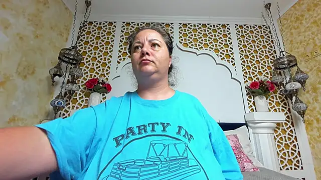 Snapshot of AleshaArabian chatting on September 2025 03:10:02 AM AleshaArabian online show from September 2025 03:10:02 AM