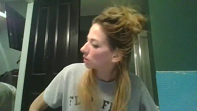 Snapshot of Rhodesxox chatting on November 2025 11:10:01 AM Rhodesxox online show from November 2025 11:10:01 AM