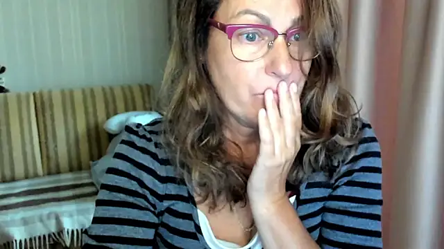 lauraoven online show from October 2025 09:16:01 AM