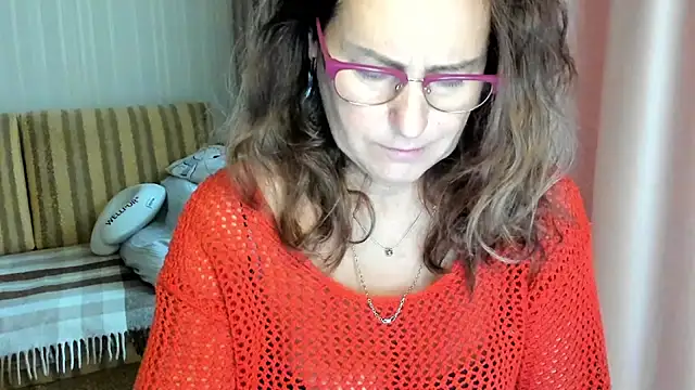 lauraoven online show from October 2025 08:15:01 AM