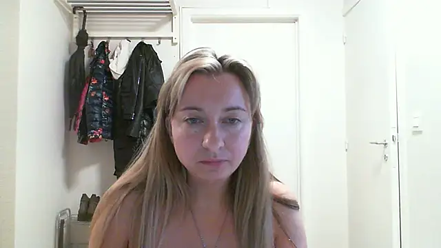 Snapshot of SusanCurt chatting on October 2025 08:02:02 AM SusanCurt online show from October 2025 08:02:02 AM