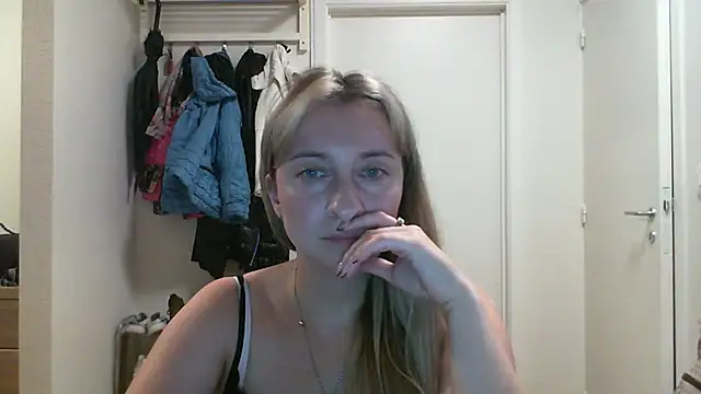 SusanCurt online show from October 2025 02:37:01 PM