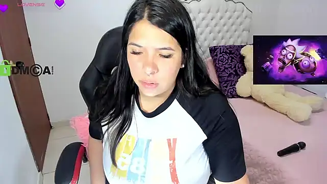 Karlathompson online show from January 2025 10:19:01 PM