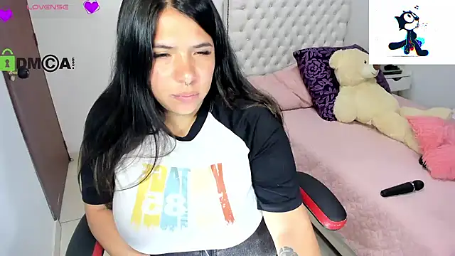 Karlathompson online show from February 2025 04:08:02 AM