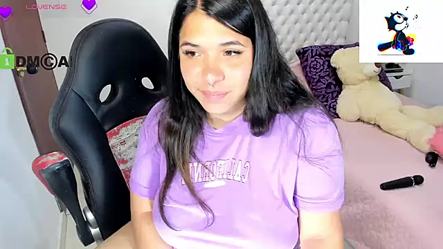 Karlathompson online show from February 2025 11:13:01 PM
