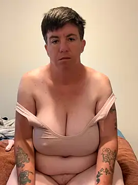 diamonddeville online show from September 2025 01:56:01 PM