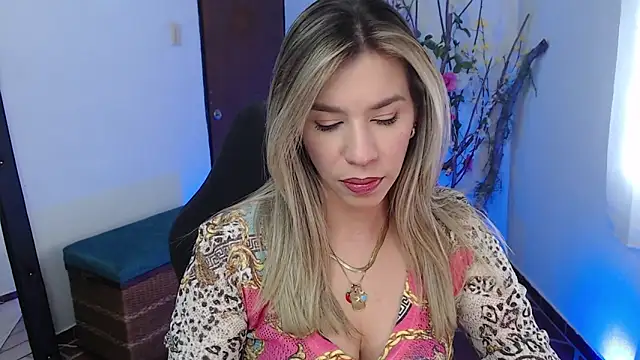 ms sofia x online show from October 2025 03:33:02 PM