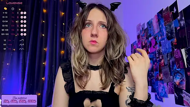 Snapshot of HotaruTomo chatting on October 2025 05:18:01 AM HotaruTomo online show from October 2025 05:18:01 AM